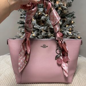 Gorgeous soft pink Coach tote 🎀 BNWT
